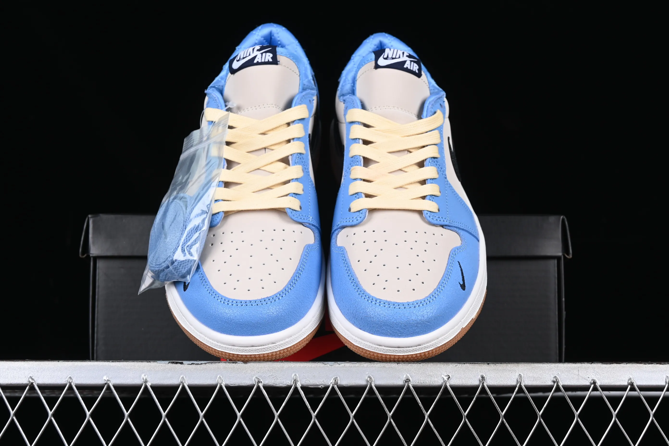 All categories Air Jordan Jordan series basketball shoes Air Jordan 1 Low Z version Air Jordan 1 Low OG AJ1 Joe 1 white and blue crackle low-top cultural casual sneakers CZ0790-141